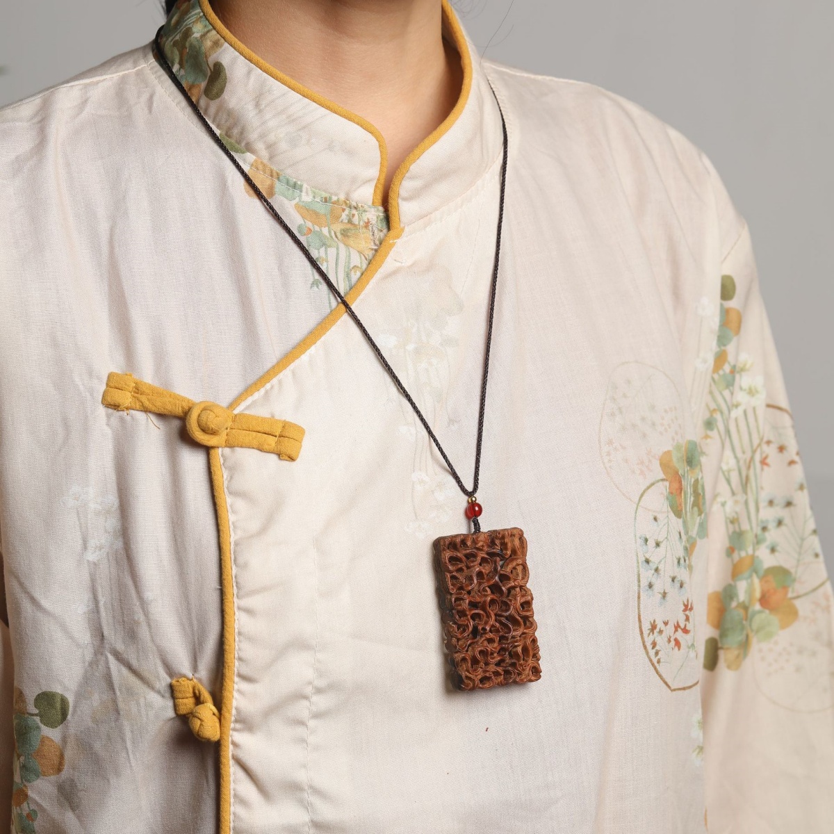 Thunder-Struck Jujube Wood Double-Sided Exquisite Carved (Smooth Passage) Pendant (4) Thunder-Struck Jujube Wood Double-Sided Exquisite Carved (Smooth Passage) Pendant (4)